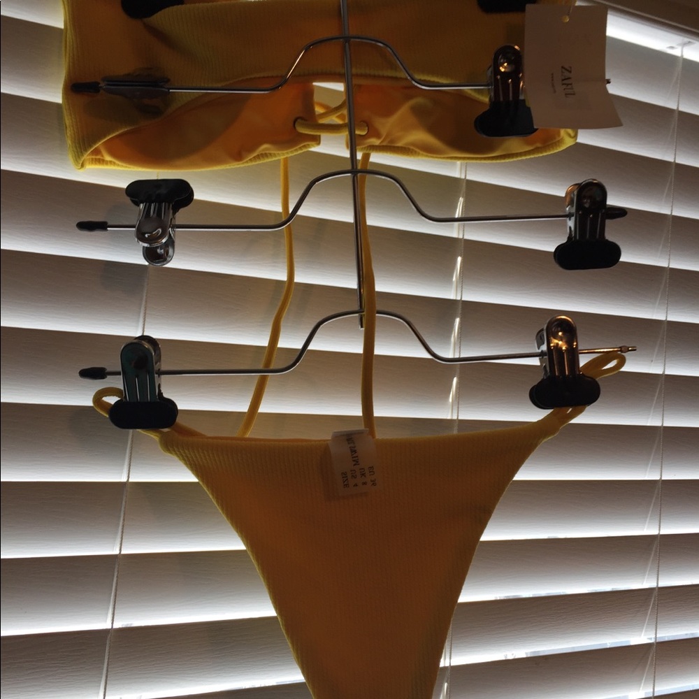 Bikini - Picture 2 of 3